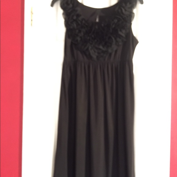 Rose Ruffled Dress - Picture 4 of 7